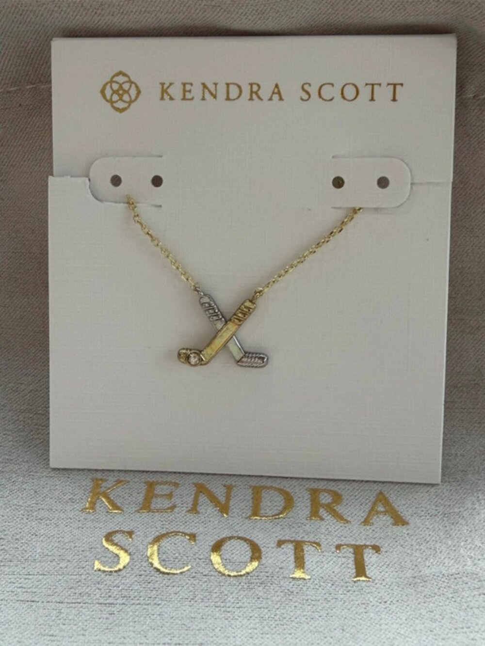Kendra Scott necklace